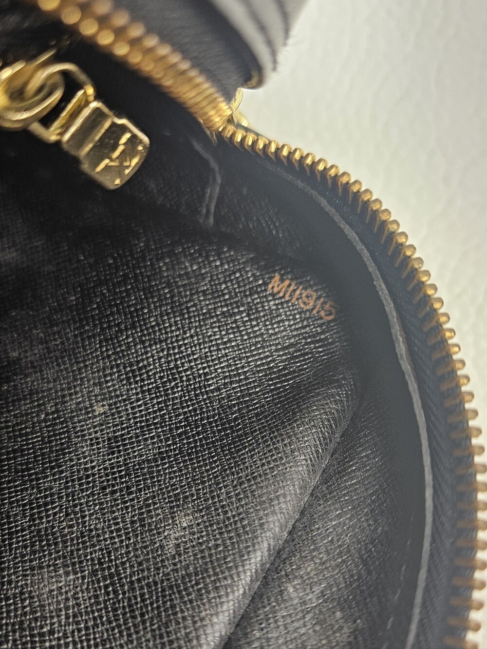 Authentic Louis Vuitton Trocadéro 27 EPI Crossbody Shoulder Bag w/dustcover - Picture 12 of 16